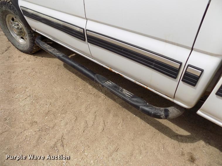 image for item FA9621 2002 Chevrolet Silverado 2500HD LS Ext. Cab pickup truck