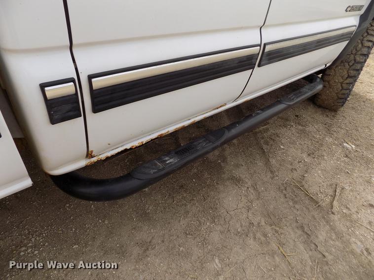 image for item FA9621 2002 Chevrolet Silverado 2500HD LS Ext. Cab pickup truck