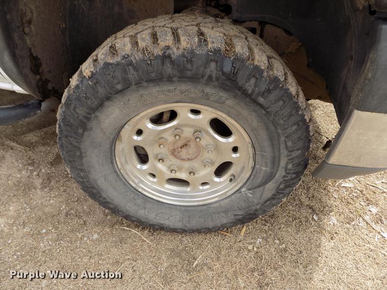 image for item FA9621 2002 Chevrolet Silverado 2500HD LS Ext. Cab pickup truck