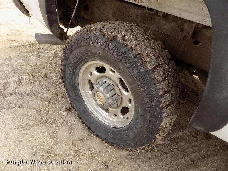 image for item FA9621 2002 Chevrolet Silverado 2500HD LS Ext. Cab pickup truck