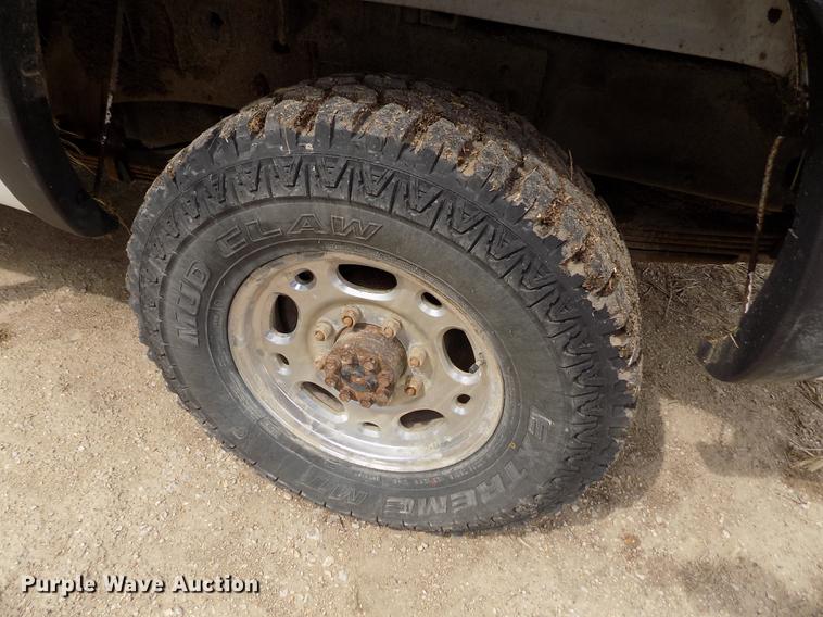 image for item FA9621 2002 Chevrolet Silverado 2500HD LS Ext. Cab pickup truck