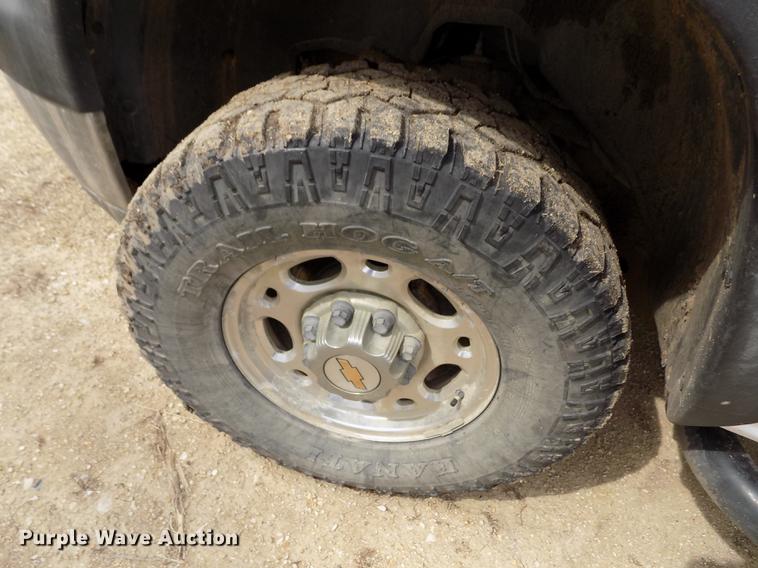 image for item FA9621 2002 Chevrolet Silverado 2500HD LS Ext. Cab pickup truck