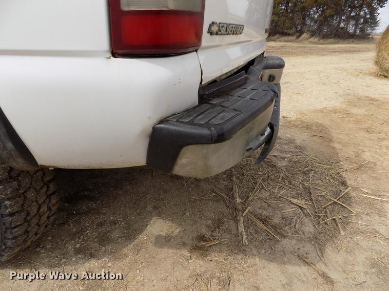 image for item FA9621 2002 Chevrolet Silverado 2500HD LS Ext. Cab pickup truck