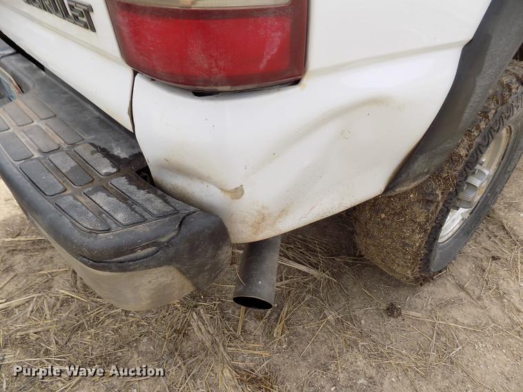 image for item FA9621 2002 Chevrolet Silverado 2500HD LS Ext. Cab pickup truck