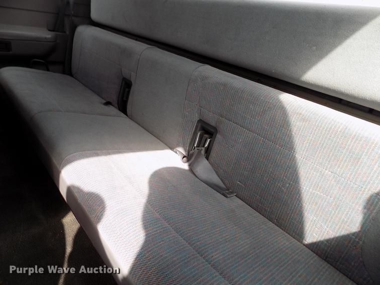 image for item FA9624 1996 Ford F250 XLT SuperCab pickup truck