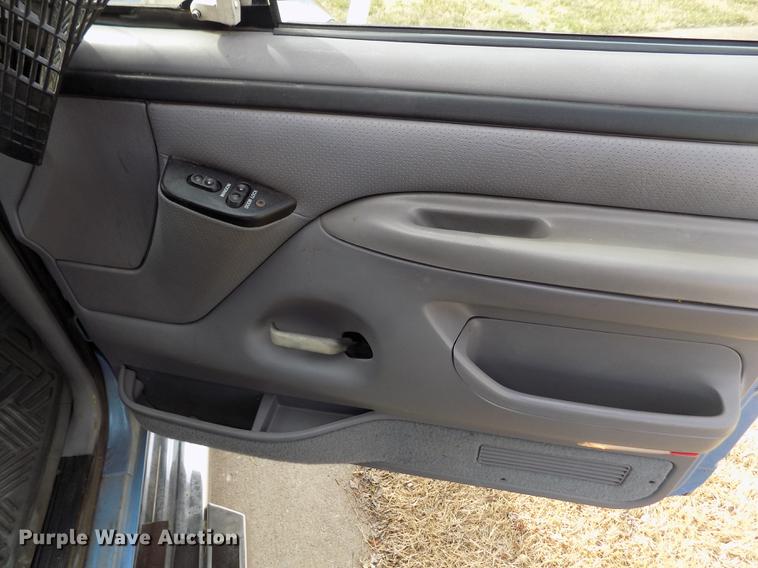 image for item FA9624 1996 Ford F250 XLT SuperCab pickup truck