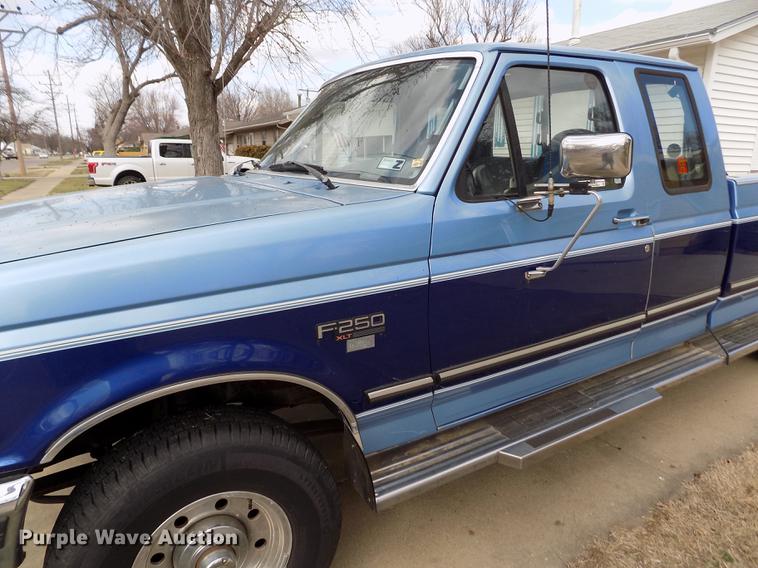 image for item FA9624 1996 Ford F250 XLT SuperCab pickup truck