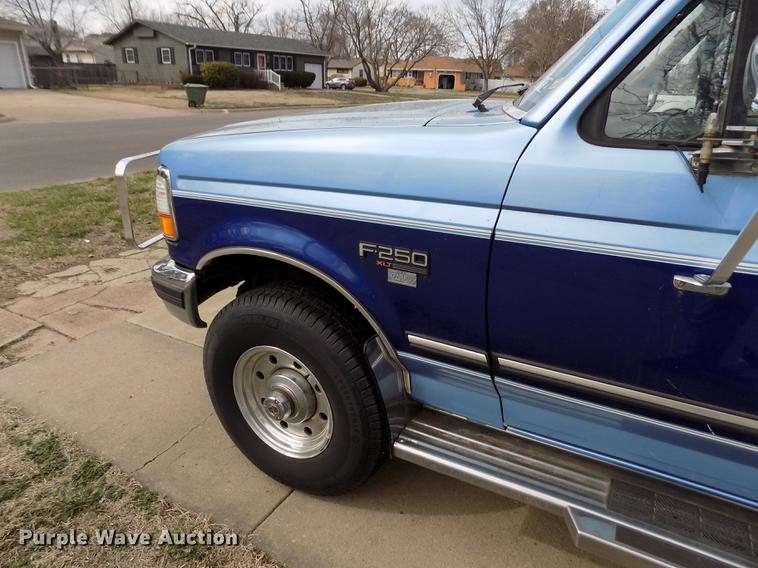image for item FA9624 1996 Ford F250 XLT SuperCab pickup truck