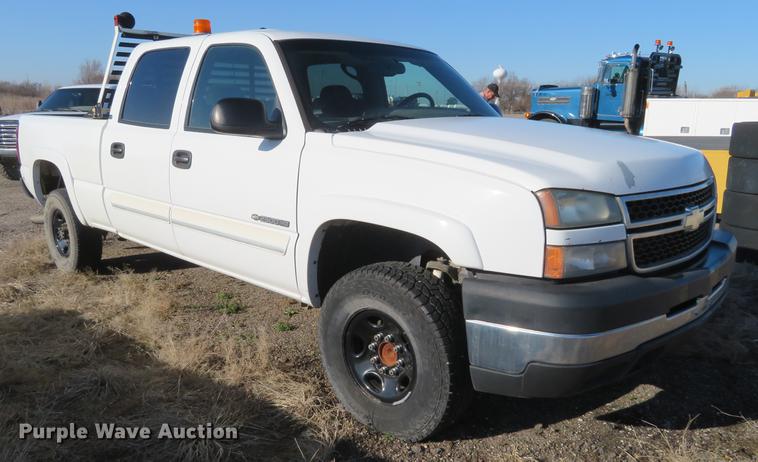 image for item FC9008 2007 Chevrolet Silverado 2500HD Crew Cab pickup truck