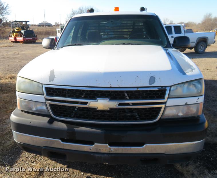 image for item FC9008 2007 Chevrolet Silverado 2500HD Crew Cab pickup truck