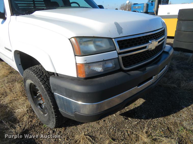 image for item FC9008 2007 Chevrolet Silverado 2500HD Crew Cab pickup truck