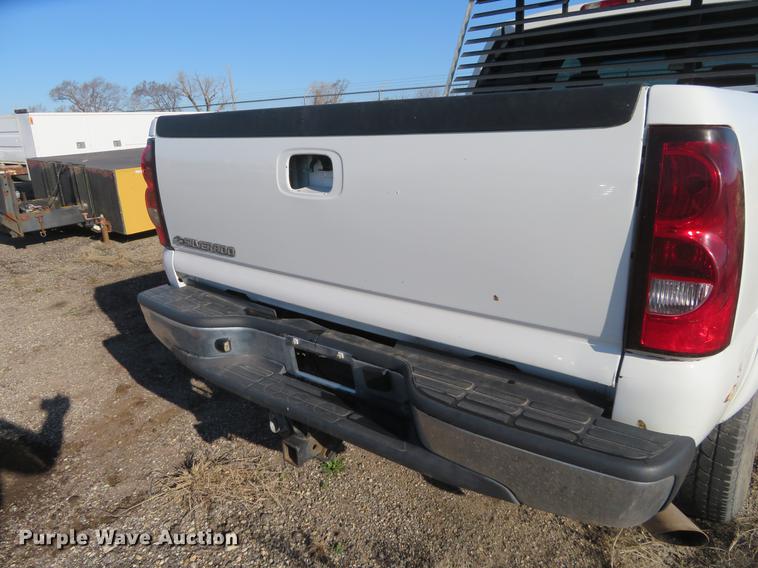 image for item FC9008 2007 Chevrolet Silverado 2500HD Crew Cab pickup truck