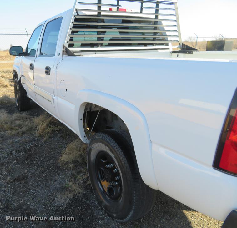 image for item FC9008 2007 Chevrolet Silverado 2500HD Crew Cab pickup truck