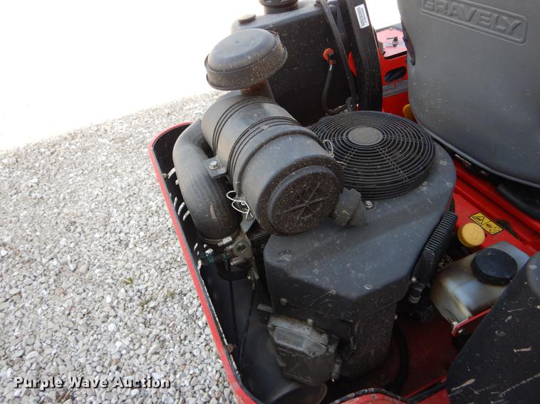 image for item FI9555 Gravely Pro Turn 472 ZTR lawn mower