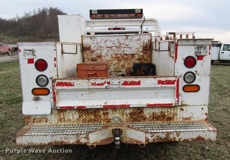 image for item FJ9629 2005 Chevrolet Silverado 2500HD utility bed pickup truck