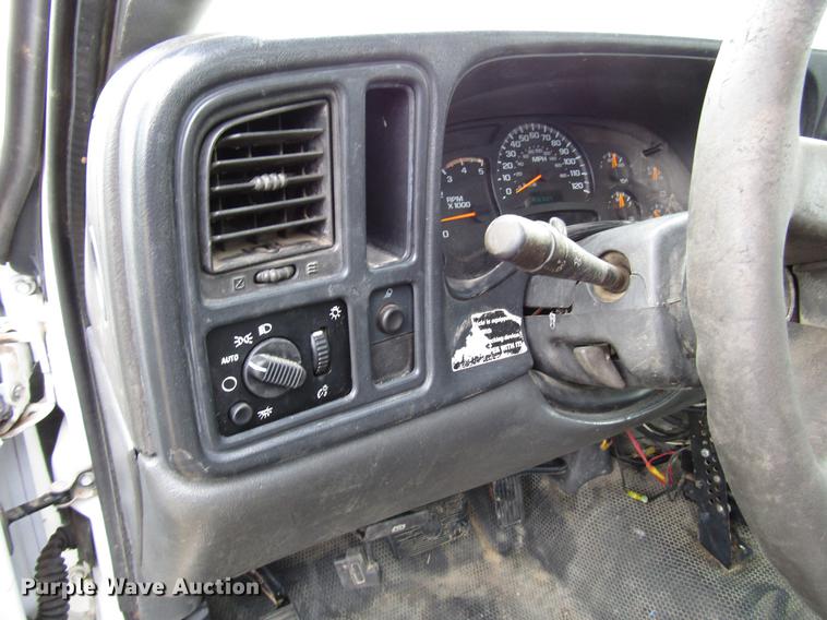 image for item FJ9629 2005 Chevrolet Silverado 2500HD utility bed pickup truck