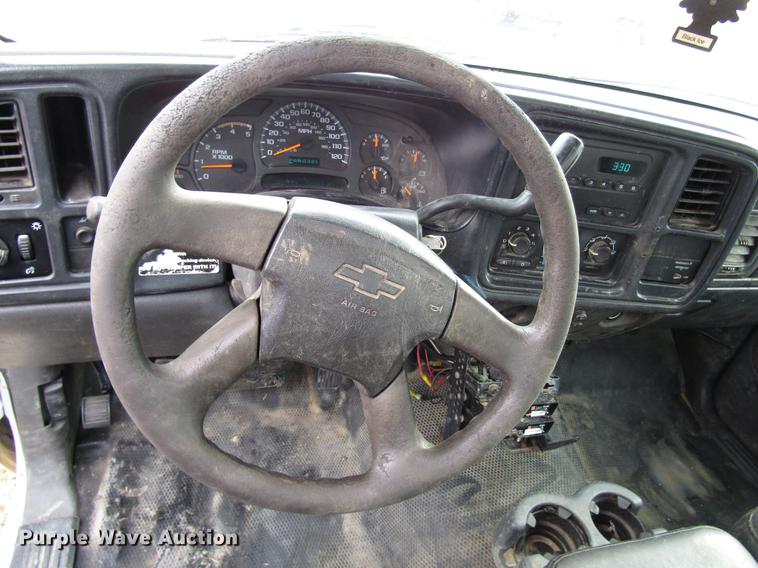 image for item FJ9629 2005 Chevrolet Silverado 2500HD utility bed pickup truck