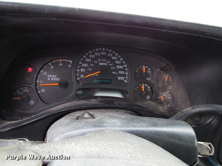 image for item FJ9629 2005 Chevrolet Silverado 2500HD utility bed pickup truck