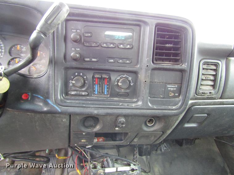 image for item FJ9629 2005 Chevrolet Silverado 2500HD utility bed pickup truck