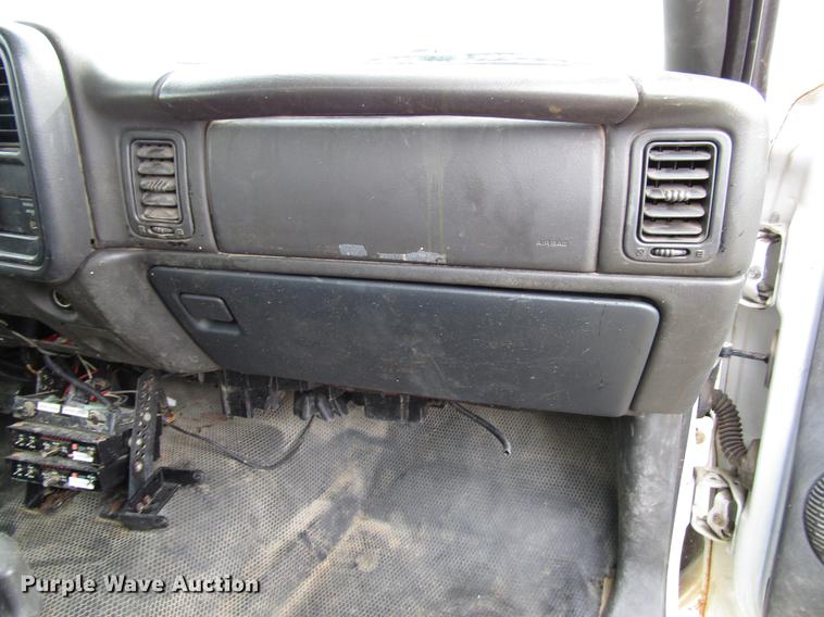 image for item FJ9629 2005 Chevrolet Silverado 2500HD utility bed pickup truck