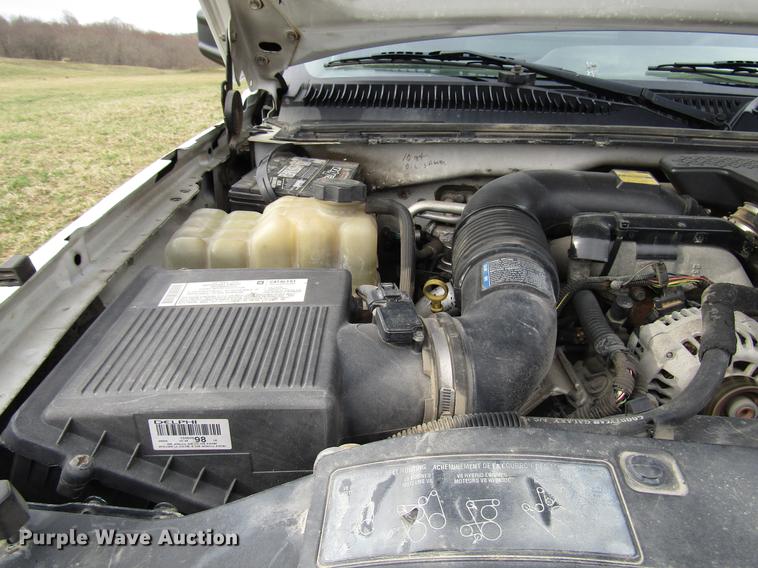 image for item FJ9629 2005 Chevrolet Silverado 2500HD utility bed pickup truck