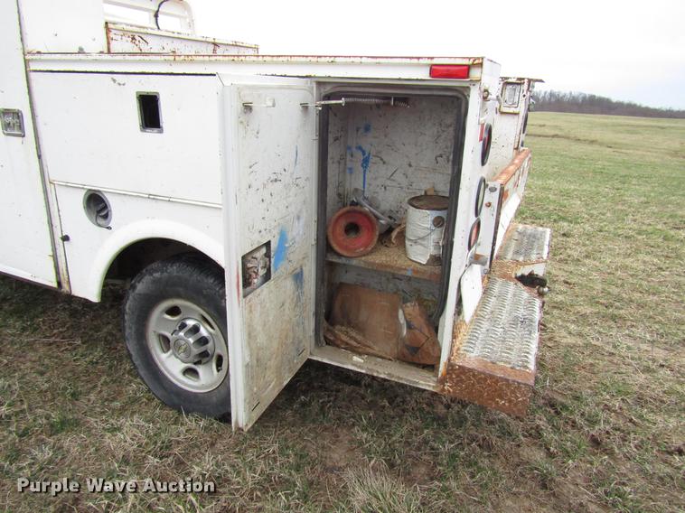 image for item FJ9629 2005 Chevrolet Silverado 2500HD utility bed pickup truck