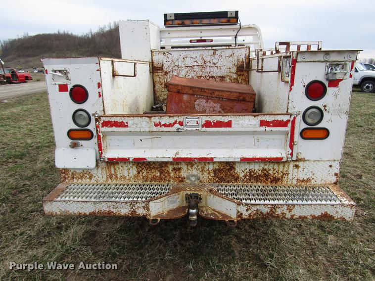 image for item FJ9629 2005 Chevrolet Silverado 2500HD utility bed pickup truck