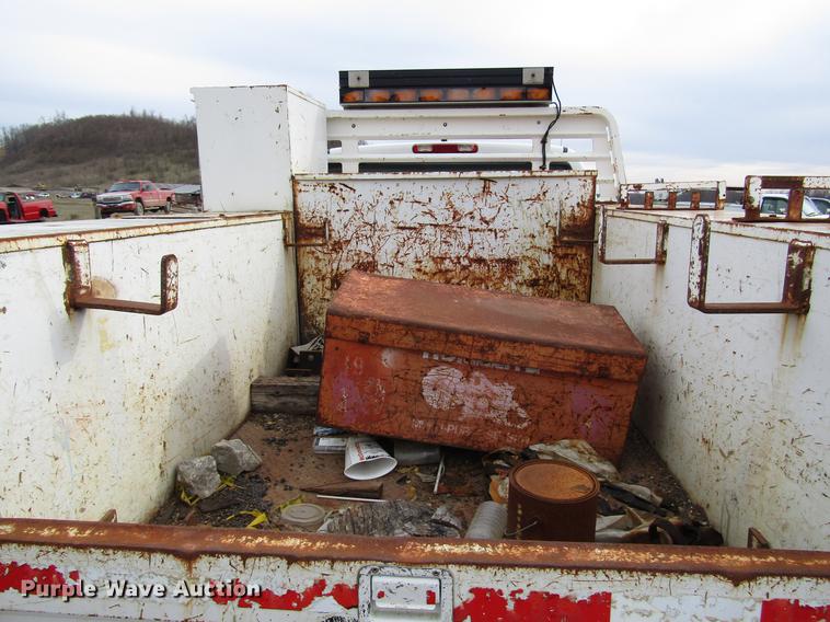 image for item FJ9629 2005 Chevrolet Silverado 2500HD utility bed pickup truck