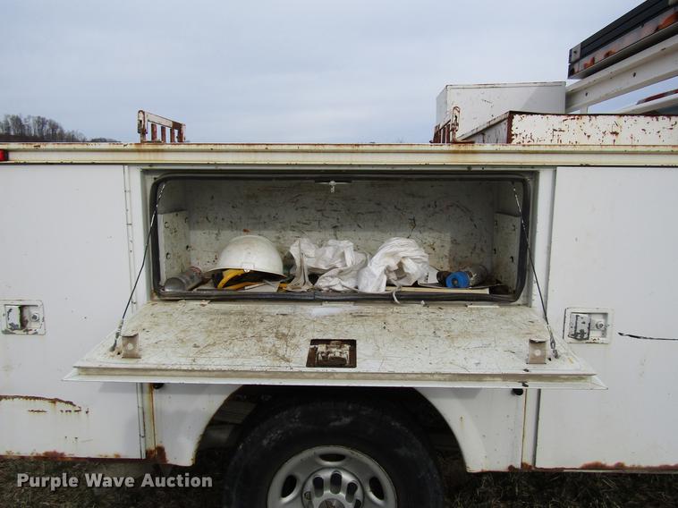 image for item FJ9629 2005 Chevrolet Silverado 2500HD utility bed pickup truck