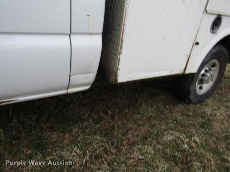 image for item FJ9629 2005 Chevrolet Silverado 2500HD utility bed pickup truck