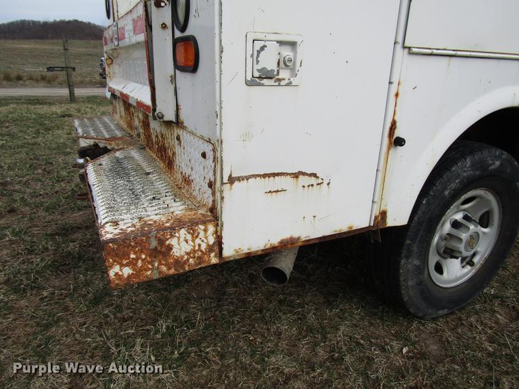 image for item FJ9629 2005 Chevrolet Silverado 2500HD utility bed pickup truck