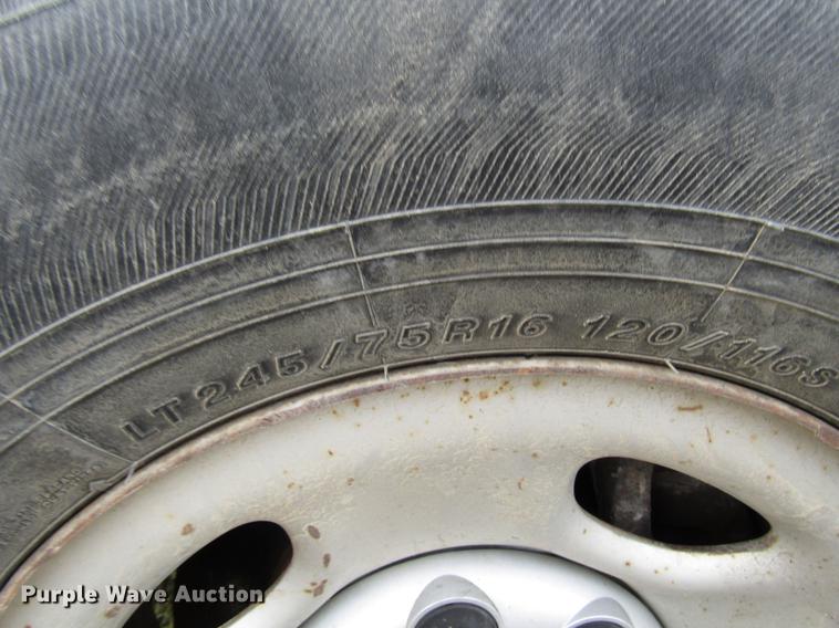 image for item FJ9629 2005 Chevrolet Silverado 2500HD utility bed pickup truck