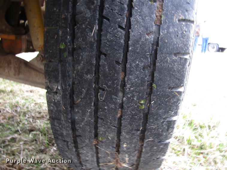 image for item FJ9629 2005 Chevrolet Silverado 2500HD utility bed pickup truck