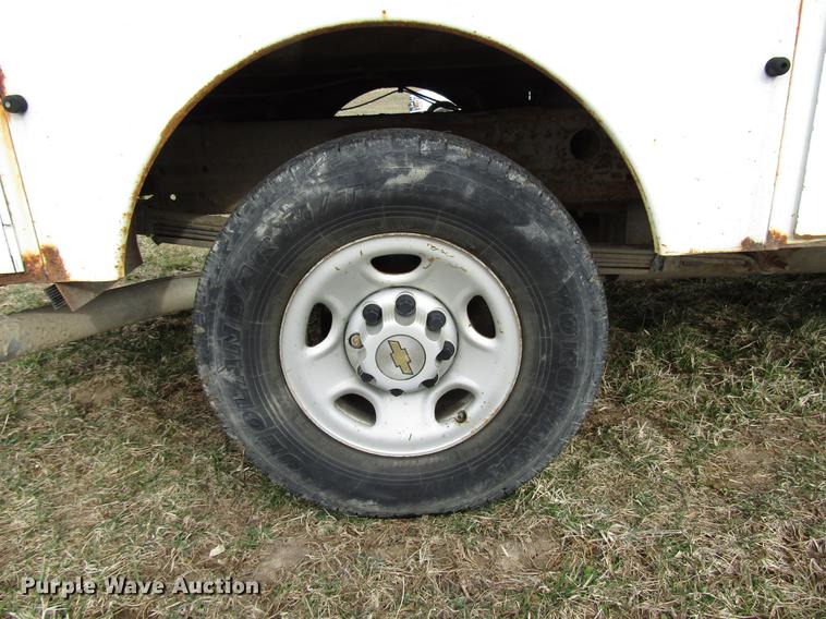 image for item FJ9629 2005 Chevrolet Silverado 2500HD utility bed pickup truck