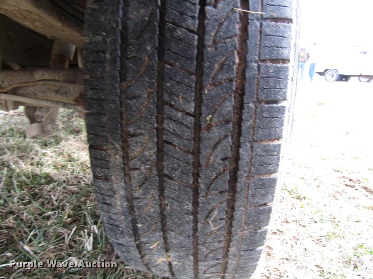 image for item FJ9629 2005 Chevrolet Silverado 2500HD utility bed pickup truck