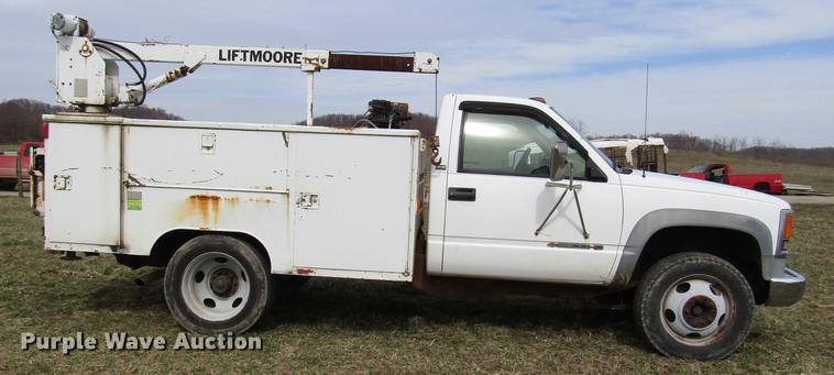 image for item FJ9630 1995 Chevrolet C3500 utility bed pickup truck with crane