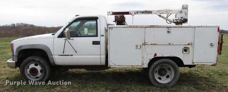 image for item FJ9630 1995 Chevrolet C3500 utility bed pickup truck with crane