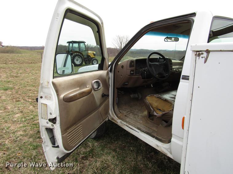 image for item FJ9630 1995 Chevrolet C3500 utility bed pickup truck with crane