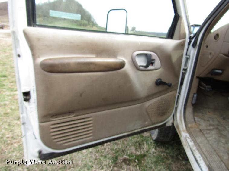 image for item FJ9630 1995 Chevrolet C3500 utility bed pickup truck with crane