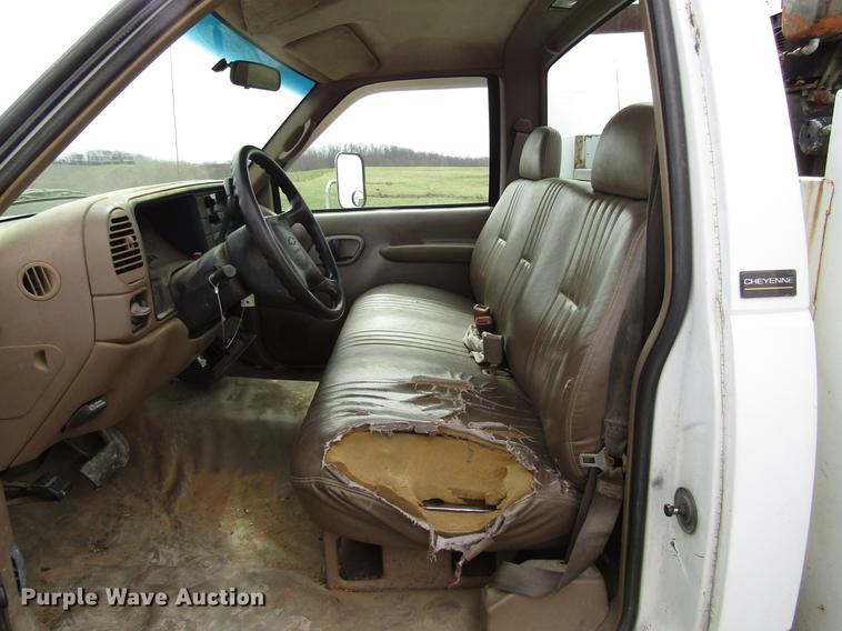 image for item FJ9630 1995 Chevrolet C3500 utility bed pickup truck with crane