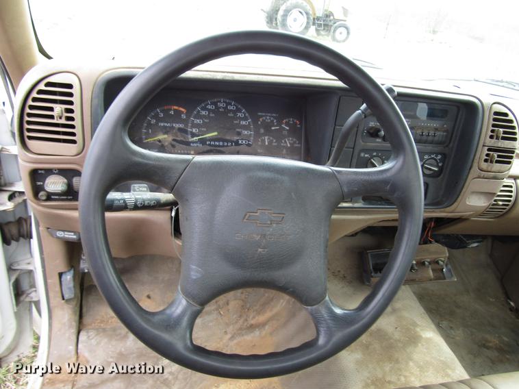 image for item FJ9630 1995 Chevrolet C3500 utility bed pickup truck with crane