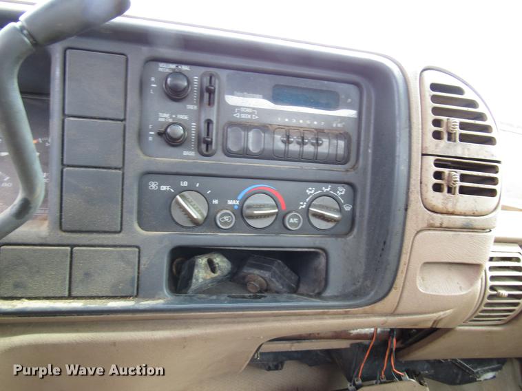 image for item FJ9630 1995 Chevrolet C3500 utility bed pickup truck with crane