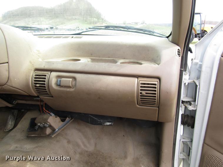 image for item FJ9630 1995 Chevrolet C3500 utility bed pickup truck with crane