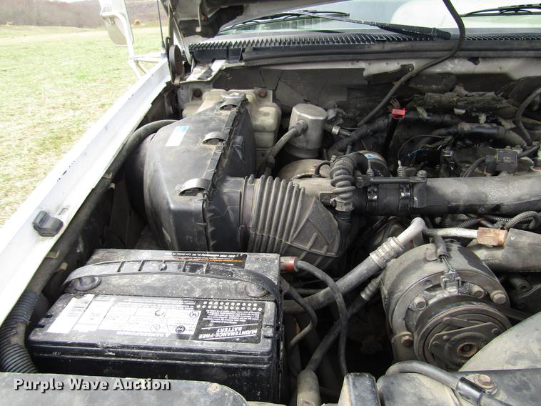 image for item FJ9630 1995 Chevrolet C3500 utility bed pickup truck with crane