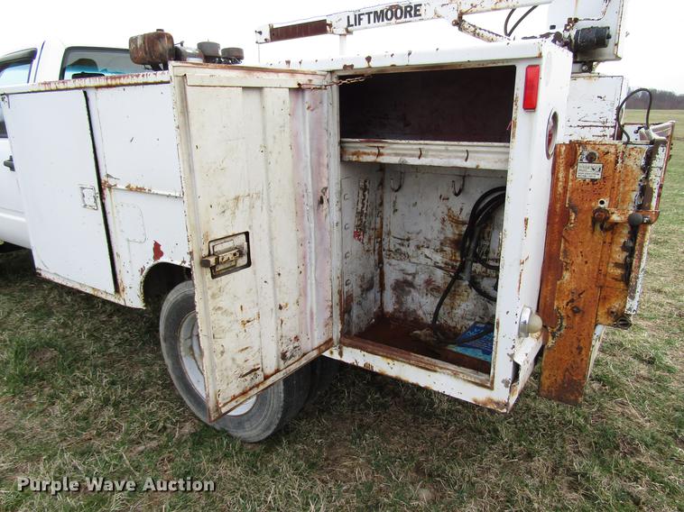 image for item FJ9630 1995 Chevrolet C3500 utility bed pickup truck with crane