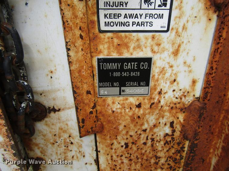 image for item FJ9630 1995 Chevrolet C3500 utility bed pickup truck with crane