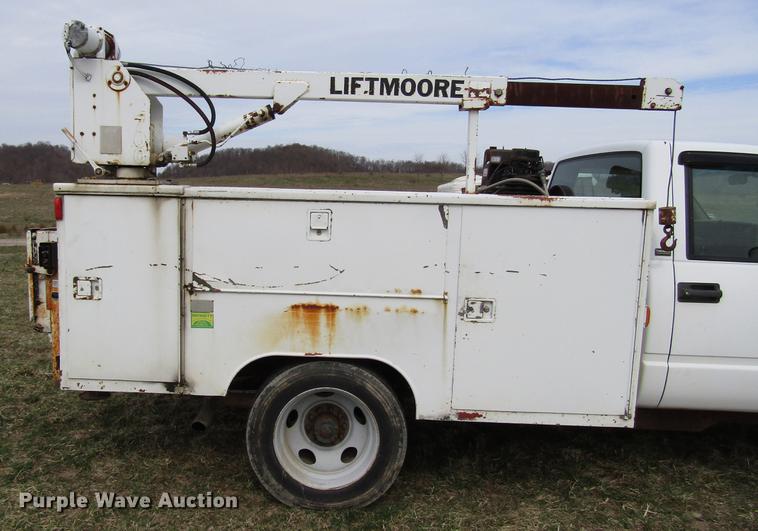 image for item FJ9630 1995 Chevrolet C3500 utility bed pickup truck with crane