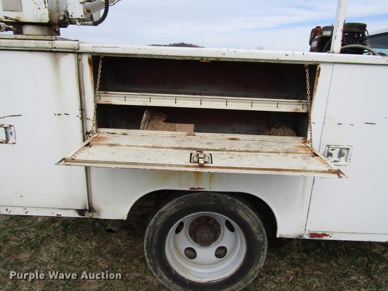 image for item FJ9630 1995 Chevrolet C3500 utility bed pickup truck with crane