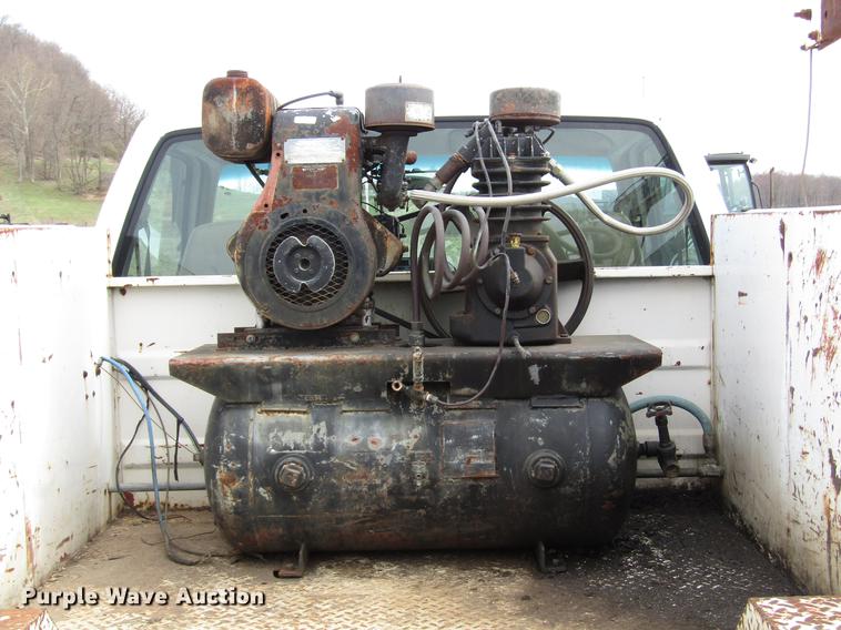 image for item FJ9630 1995 Chevrolet C3500 utility bed pickup truck with crane