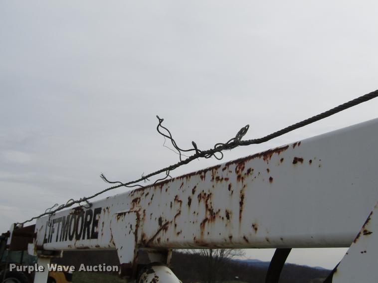 image for item FJ9630 1995 Chevrolet C3500 utility bed pickup truck with crane